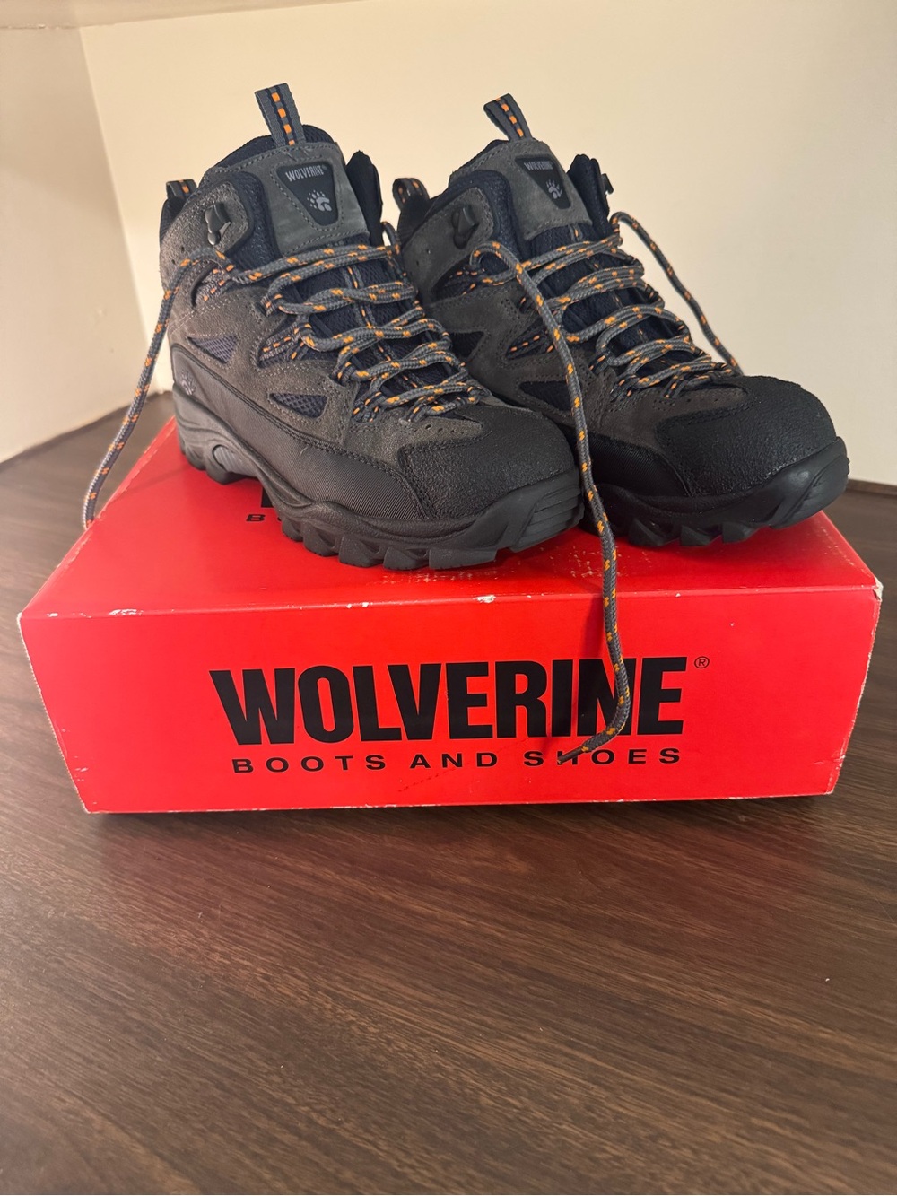 Wolverine Maggie Women’s Mid-Cut Hiking Boots Gray/Navy Size 9 w/ Box